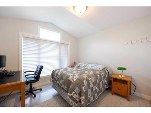 253 Starling Street, Fort Mcmurray, AB - Indoor Photo Showing Bedroom