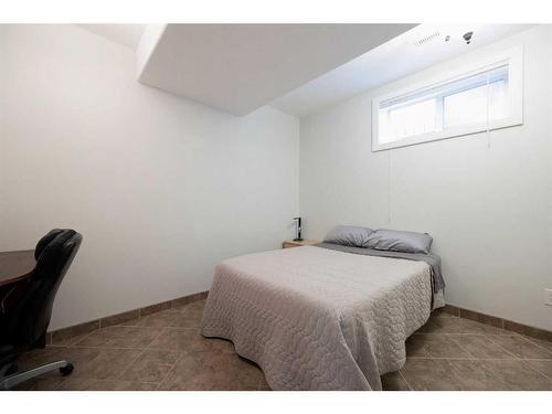 253 Starling Street, Fort Mcmurray, AB - Indoor Photo Showing Bedroom