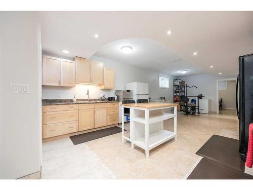 253 Starling Street, Fort Mcmurray, AB - Indoor Photo Showing Kitchen