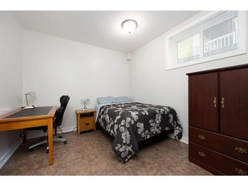 253 Starling Street, Fort Mcmurray, AB - Indoor Photo Showing Bedroom