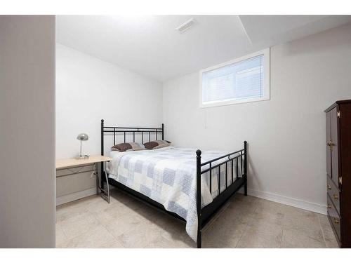 253 Starling Street, Fort Mcmurray, AB - Indoor Photo Showing Bedroom