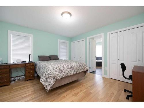 253 Starling Street, Fort Mcmurray, AB - Indoor Photo Showing Bedroom