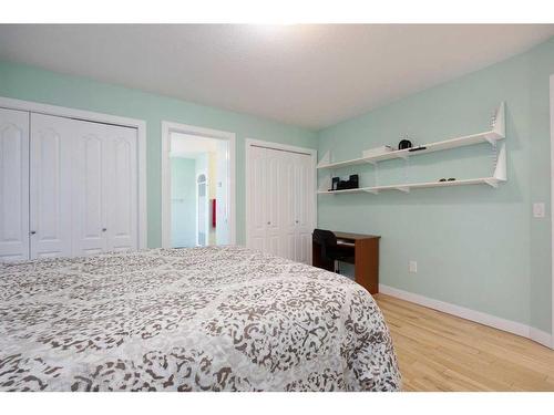 253 Starling Street, Fort Mcmurray, AB - Indoor Photo Showing Bedroom