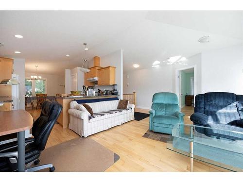 253 Starling Street, Fort Mcmurray, AB - Indoor Photo Showing Living Room