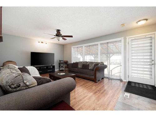 13 Bennett Crescent, Fort Mcmurray, AB - Indoor Photo Showing Living Room