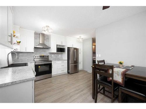 13 Bennett Crescent, Fort Mcmurray, AB - Indoor Photo Showing Kitchen