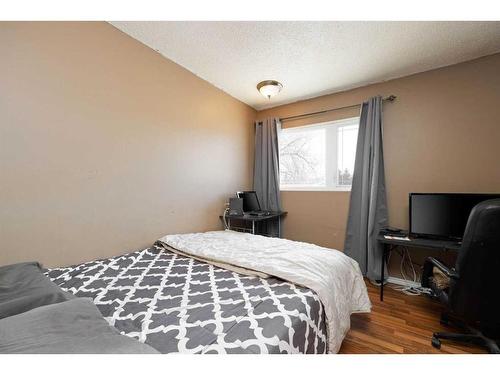 13 Bennett Crescent, Fort Mcmurray, AB - Indoor Photo Showing Bedroom