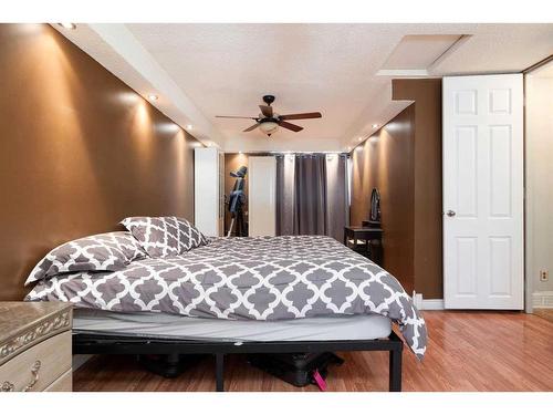 13 Bennett Crescent, Fort Mcmurray, AB - Indoor Photo Showing Bedroom