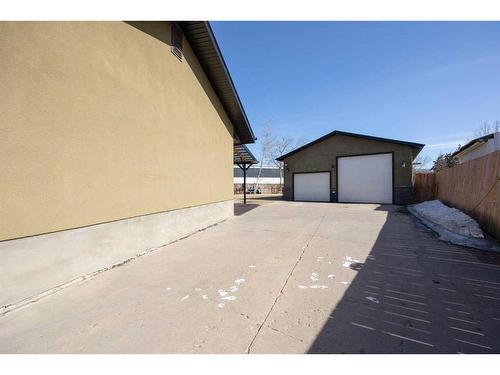 13 Bennett Crescent, Fort Mcmurray, AB - Outdoor With Exterior