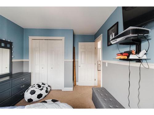 205 Diamondstone Ridge, Fort Mcmurray, AB - Indoor Photo Showing Bedroom