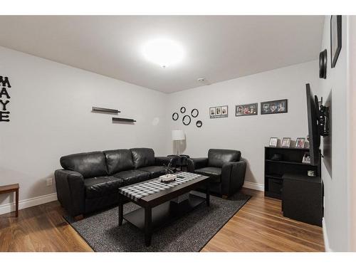 205 Diamondstone Ridge, Fort Mcmurray, AB - Indoor Photo Showing Living Room