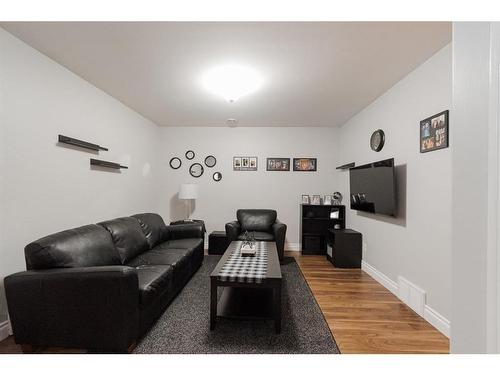 205 Diamondstone Ridge, Fort Mcmurray, AB - Indoor Photo Showing Living Room