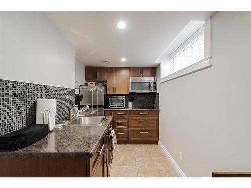 205 Diamondstone Ridge, Fort Mcmurray, AB - Indoor Photo Showing Kitchen