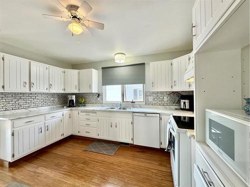 10306 104 Ave, Lac La Biche, AB - Indoor Photo Showing Kitchen With Double Sink