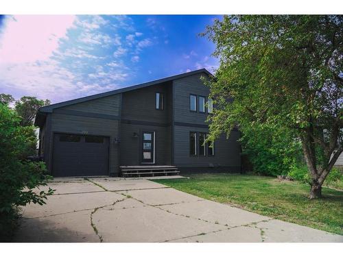 210 Kennedy Crescent, Fort Mcmurray, AB - Outdoor