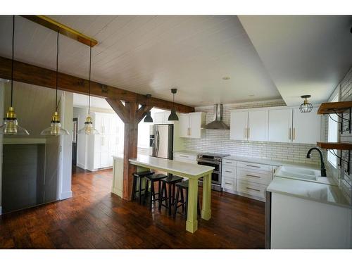 210 Kennedy Crescent, Fort Mcmurray, AB - Indoor Photo Showing Kitchen With Upgraded Kitchen