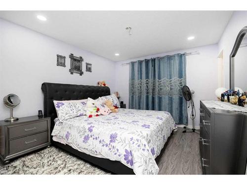 129 Rosslyn Street, Fort Mcmurray, AB - Indoor Photo Showing Bedroom