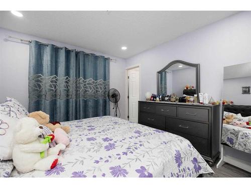 129 Rosslyn Street, Fort Mcmurray, AB - Indoor Photo Showing Bedroom