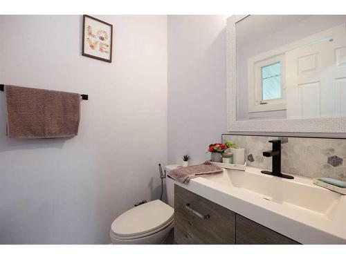 129 Rosslyn Street, Fort Mcmurray, AB - Indoor Photo Showing Bathroom