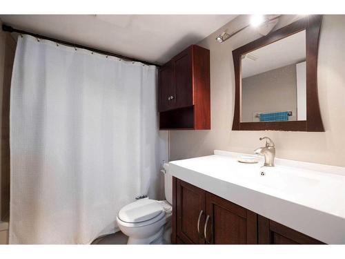 129 Rosslyn Street, Fort Mcmurray, AB - Indoor Photo Showing Bathroom