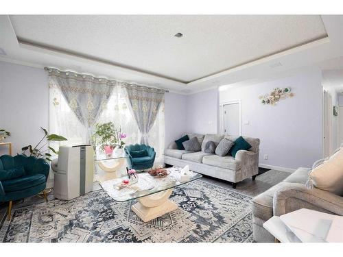 129 Rosslyn Street, Fort Mcmurray, AB - Indoor Photo Showing Living Room