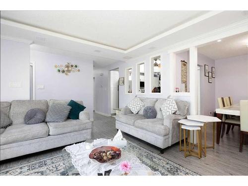 129 Rosslyn Street, Fort Mcmurray, AB - Indoor Photo Showing Living Room