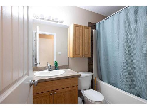 122 Peyton Way, Fort Mcmurray, AB - Indoor Photo Showing Bathroom