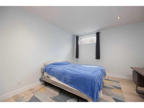 122 Peyton Way, Fort Mcmurray, AB - Indoor Photo Showing Bedroom