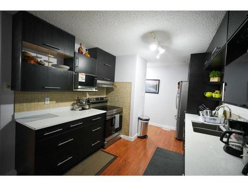 146 Sitka Drive, Fort Mcmurray, AB - Indoor Photo Showing Kitchen With Upgraded Kitchen