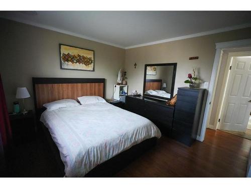 146 Sitka Drive, Fort Mcmurray, AB - Indoor Photo Showing Bedroom