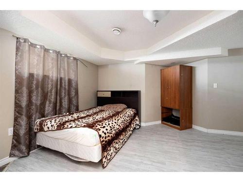 222 Carteret Drive, Fort Mcmurray, AB - Indoor Photo Showing Bedroom