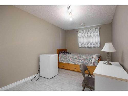 222 Carteret Drive, Fort Mcmurray, AB - Indoor Photo Showing Bedroom