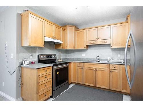 222 Carteret Drive, Fort Mcmurray, AB - Indoor Photo Showing Kitchen With Double Sink