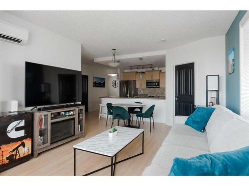 2514-135B Sandpiper Road, Fort Mcmurray, AB - Indoor Photo Showing Living Room