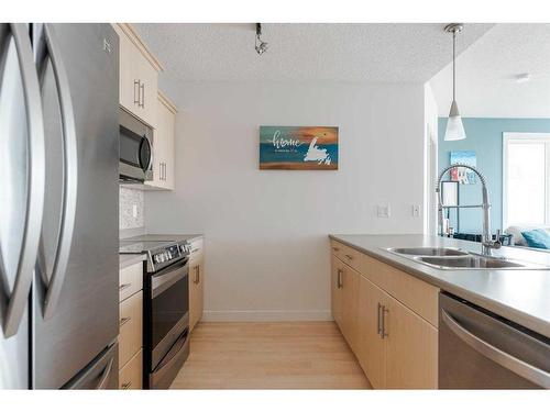 2514-135B Sandpiper Road, Fort Mcmurray, AB - Indoor Photo Showing Kitchen With Double Sink With Upgraded Kitchen