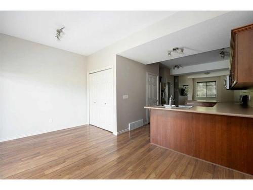 5-136 Fontaine Crescent, Fort Mcmurray, AB - Indoor Photo Showing Kitchen