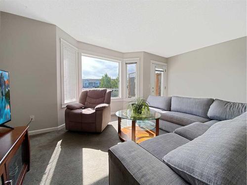 4-100 Albion Drive, Fort Mcmurray, AB - Indoor Photo Showing Living Room