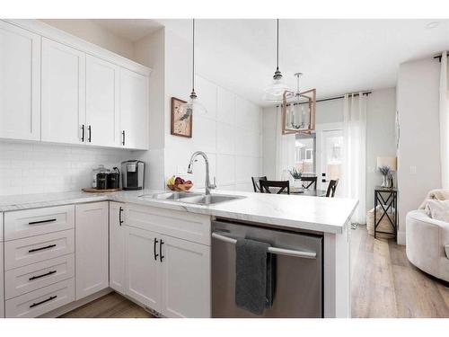 105 Arncliff Court, Fort Mcmurray, AB - Indoor Photo Showing Kitchen With Double Sink With Upgraded Kitchen