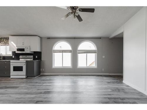 256 Cree Road, Fort Mcmurray, AB - Indoor Photo Showing Kitchen