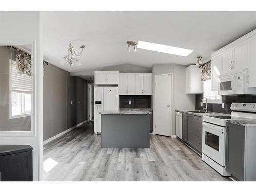 256 Cree Road, Fort Mcmurray, AB - Indoor Photo Showing Kitchen