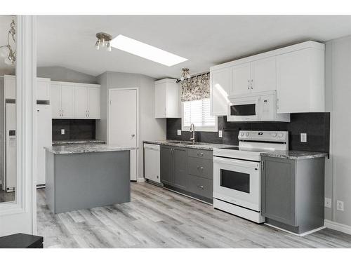 256 Cree Road, Fort Mcmurray, AB - Indoor Photo Showing Kitchen