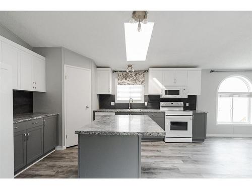 256 Cree Road, Fort Mcmurray, AB - Indoor Photo Showing Kitchen