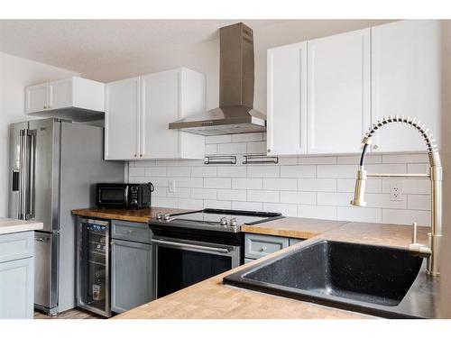 182 Grouse Way, Fort Mcmurray, AB - Indoor Photo Showing Kitchen