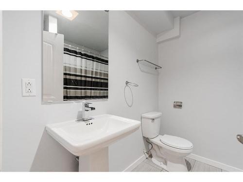 182 Grouse Way, Fort Mcmurray, AB - Indoor Photo Showing Bathroom