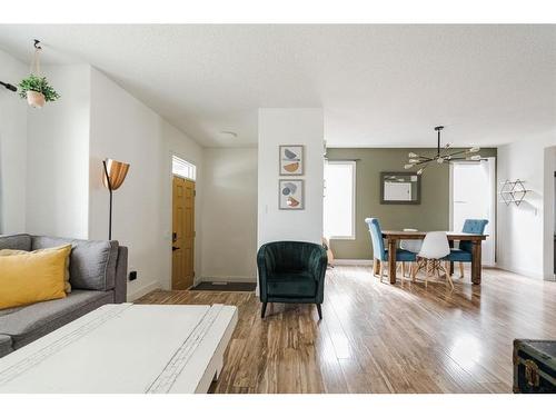 182 Grouse Way, Fort Mcmurray, AB - Indoor Photo Showing Living Room