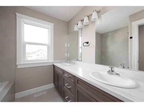 138 Magpie Street, Fort Mcmurray, AB - Indoor Photo Showing Bathroom