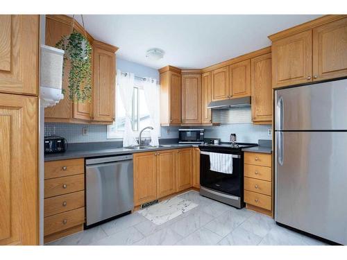 149 Kennedy Crescent, Fort Mcmurray, AB - Indoor Photo Showing Kitchen With Stainless Steel Kitchen