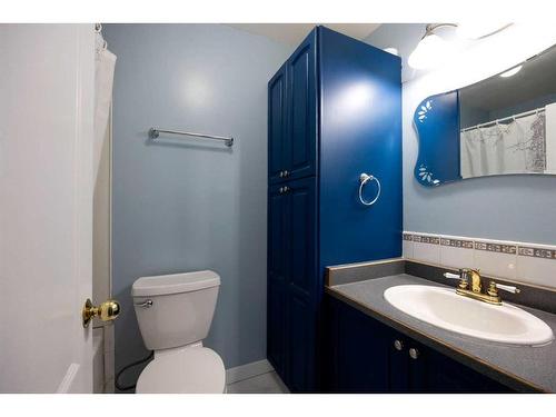 149 Kennedy Crescent, Fort Mcmurray, AB - Indoor Photo Showing Bathroom