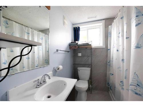 149 Kennedy Crescent, Fort Mcmurray, AB - Indoor Photo Showing Bathroom