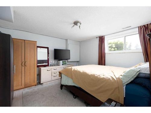 149 Kennedy Crescent, Fort Mcmurray, AB - Indoor Photo Showing Bedroom